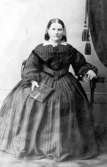Laura Sofia Synnerholm, Tun.

Laura Larsson, f.1825, drev den första fotografiska ateljén i Åmål 1860-1864. Ateljén övertogs av hennes bror Axel Larsson.