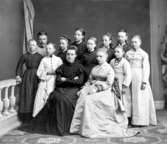 Sittande: Helmina Roth från Karlstad och Sofia Lagergren från Skara.