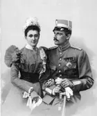Prins Carl o Prinsessan Ingeborg.

Carl, 1861-1951, svensk prins, hertig av Västergötland, tredje son till Oscar II. C. förmäldes 1897 med prinsessan Ingeborg av Danmark.
http://www.ne.se/jsp/search/article.jsp?i_art_id=141293