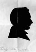 Bild fotograferad som siluettbild.

Hamilton, Adolf Ludvig, 1747-1802, greve, politiker. 
Hamilton var kammarherre, först hos kronprins Gustav, senare hos drottning Sofia Magdalena. Han drog sig 1782 tillbaka till sin gård Blomberg på Kinnekulle för att där ägna sig åt lanthushållning och politiskt författarskap. Han ställde sig starkt negativ till förenings- och säkerhetsakten 1789 och blev en av de ledande i adelsoppositionen mot kungen. Hamilton är mest känd för sina skarpt kritiska minnesanteckningar över Gustav III, 