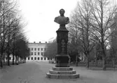 Uppsala. Carl XIV Johans byst.

Karl XIV Johan, f. 26 jan. 1763, d. 8 mars 1844, kung av Sverige och Norge från 1818 (i Norge kallad Karl III Johan). 
http://www.ne.se/jsp/search/article.jsp?i_art_id=221983