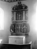Edåsa kyrka.
Altaret med altaruppsatsen efter restaureringen 1941.