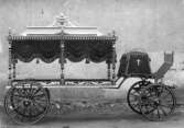Skara. 
Likvagn tillverkad av vagnmakare C. G. Engdahl till Skara församling ca 1910. 
Pris 1.950 kr.