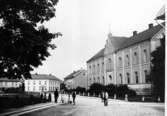 2000-09-13, AS. Byggnaden till höger i bilden är Stifts o Landsbiblioteket.