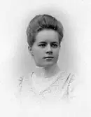 Ida Hammar. Skara & Axvall.

Ida Hammar drev fotoateljé på Skolgatan 13 & 14 i Skara. Firman etablerades 1895. Filial i Axvall och Nossebro.