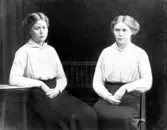 Syskon och kom från Västre Gatan i Kungälv.
Födda 1896 i Torsby, Göteborgs o Bohus län.