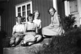 Lars Erikssons kusin Lillys fyra döttrar.
1950-talet.