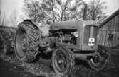 Traktor Fordson Major. 
Ägdes av en granne till Heljesgården på 1940-talet.