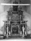 Museets samlingar. Skara domkyrkas altartavla daterad 1663, uppsatt i museets kyrksal på tredje våningen.