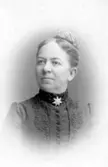 Fröken Lina Rudström.

Maria Tesch, f. 1850 d. 1936, drev fotoateljé på Nygatan 20 och 46 i Linköping 1873-1917. Filial i Eksjö. Firman överläts 1917 till Anna Göransson.