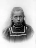 Signe von Hall, gift Lövgren.