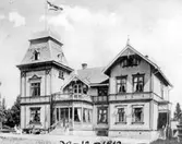 Prinshaga Egendom, Axvall. år 1913. 
Sigge och Sigrid Flach.

Från album inv.nr. 86.500.