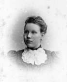 Laura Larsson, f.1825, drev den första fotografiska ateljén i Åmål 1860-1864. Ateljén övertogs av hennes bror Axel Larsson.