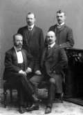 Fotot taget 25 april år 1905 före min avresa till Kilimandjaro, bröderna: Yngve, Maths, Gustaf och Sten Sjöstedt. (Gustaf Sjöstedt, Grosshandlare, även ordförande i Teosofiska samfundet avliden i Göteborg 28 Sept. år 1905).

inv. nr. 86879.