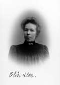 Elin Alm, år 1901.

Louise Lefrén f. 1859, drev fotoateljé på Storgatan 11 & 20 i Stockholm. Firman etablerades 1880.