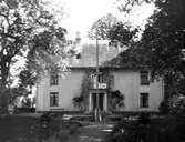 Skara.
Prostgården mot trädgården.