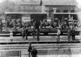 Stenstorp station.
Beväringar på väg till Axvalla hed. Foto från Stenstorp. Tiden omkring sekelskiftet 1800 - 1900.