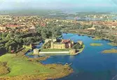 Kalmar slott och stad från luften.