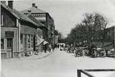 Vallgatan 1902. Till vänster kvarteret Fältskären.
