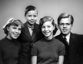 Syskonen Nygren. Foto i november 1957.


