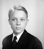 Konfirmanden Karl Erik Eriksson. Foto 1947.

