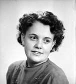 Fröken Larsson. Foto i oktober 1945.
