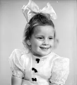 Flickan Östman. Foto i november 1945.
