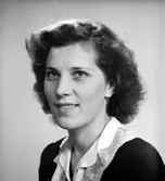Ellen Svensson, Gävle. Foto i november 1945.
