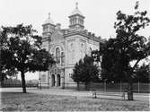 År 1895 uppförde metodistförsamlingen S:t Petrikyrka i hörnet
Södra Kungsgatan/Kaserngatan. Kyrkan revs 1959

Arkietekt: E.A Hedin.