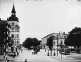 Nygatan. Järnvägsspåren syns i förgrunden.
