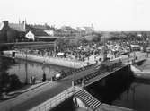 Hamntorget (Fisktorget) med Islandsbron i förgrunden.

