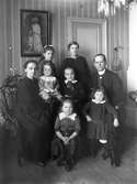 Familjeporträtt. (1919 ?).
