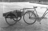 Cykel med kärra (vagn).



