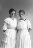Till vänster Nelly Lindberg, Islandsgatan 28, Gävle och till höger Astrid Höjer, Holmgatan 1, Gävle