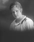 Astrid Höjer, Holmgatan 1, Gävle