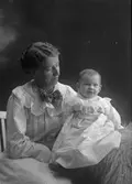 Axelina Larsson med Ragnar, Ytterharnäs