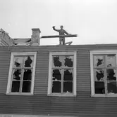 Nyvalls skola rives i Bomhus, oktober 1961.