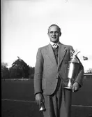 Polis Erik Brunkvist. Född: 7/6-12.
Sprinter i Gefle IF 1936-1937.