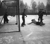Bandymatch. Huge - Skutskär. Resultat: 2-2.  22/1 1939