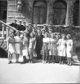 Real i Borgarskolan och Handelsskolan.
Avgångsklasserna i Flickskolan. 1941