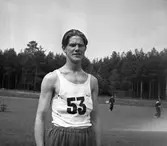 Juniormästare i Diskus. G. Lundin GGIK. 1942