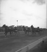 Travpremiär.

16 augusti 1942