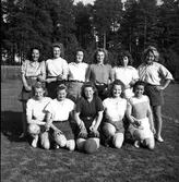 Damlag i fotboll i Strömsbro. 1942