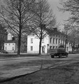 Gatukorsningen Fältskärsgatan och Bergsgatan.