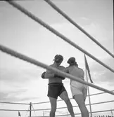 Ollie Tandberg på utställningen. 1946