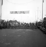 T.T. Loppet. (cykellopp) 27/6 - 1946

Cyklister på startlinjen.
