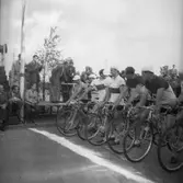 T.T. Loppet. (cykellopp) 27/6 - 1946

Cyklister på startlinjen.


