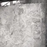 Hossmo kyrka, en detalj av en vägg.