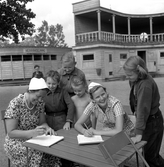 Simskolan öppnar.
Juni 1956.