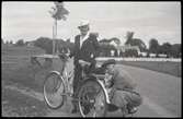 Cyklister, sannolikt 1930-tal